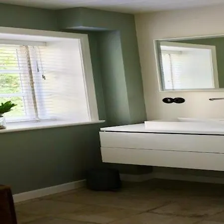 Tolle In Einem Reetgedeckten Haus * Nieblum