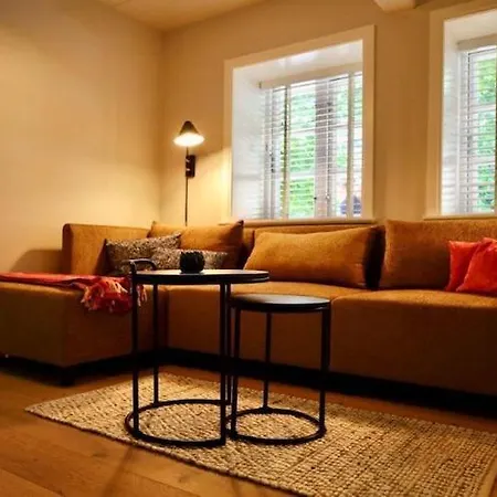 Tolle In Einem Reetgedeckten Haus *