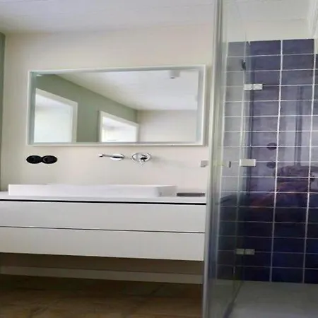 Tolle In Einem Reetgedeckten Haus Lejlighed Niblum